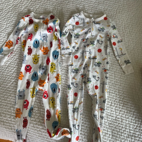 SET OF 2 ONE PIECE FOOTIE OLD NAVY PJ'S SIZE 2T - Picture 1 of 8